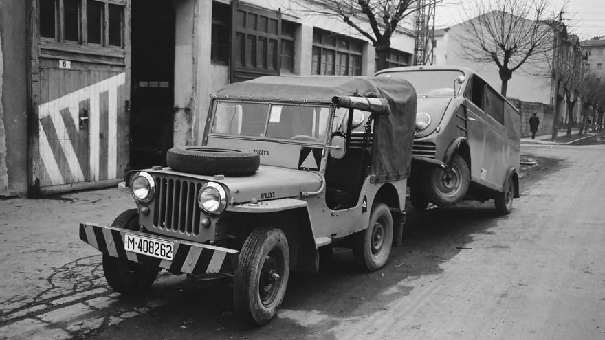 Una fotografía de 1964 del garaje Moncal, todavía abierto en 2022
