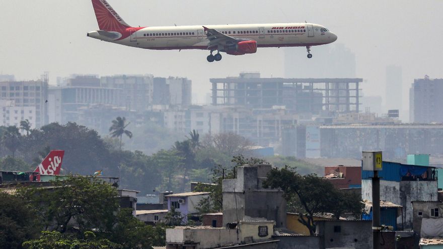Más de 240 personas viajaban a bordo del avión estrellado en India con destino a Londres