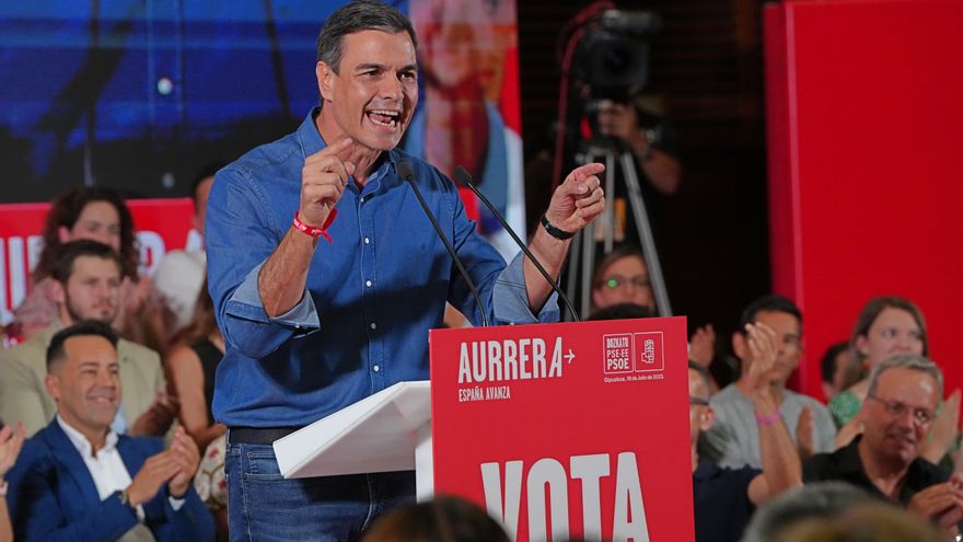 El presidente del Gobierno y candidato del PSOE a la reelección, Pedro Sánchez durante un acto electoral del PSOE, en el Kursaal