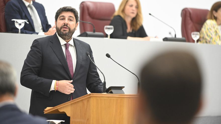 El candidato a presidente de la Comunidad, Fernando López Miras, en el Debate de investidura
