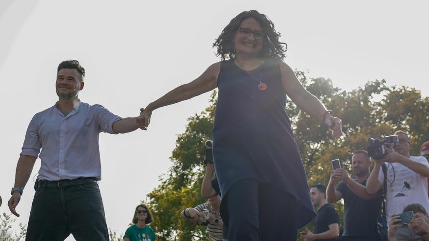 La exvicepresidenta del Gobierno valenciano Mónica Oltra y el portavoz de ERC en el Congreso, Gabriel Rufián, este viernes durante un acto conjunto.