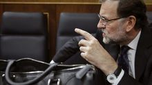 El presidente del Gobierno, Mariano Rajoy, en su escaño del Congreso. / EFE