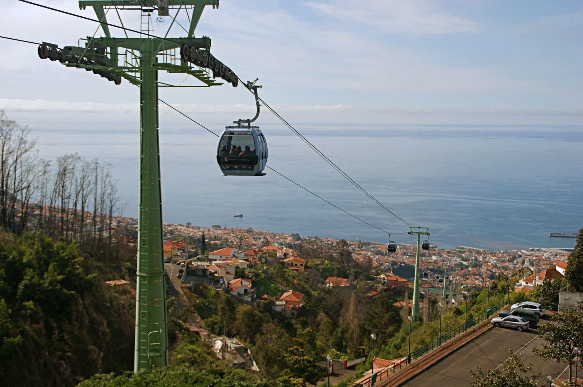 Teleférico que comunica la parte alta de Funchal con la zona marítima