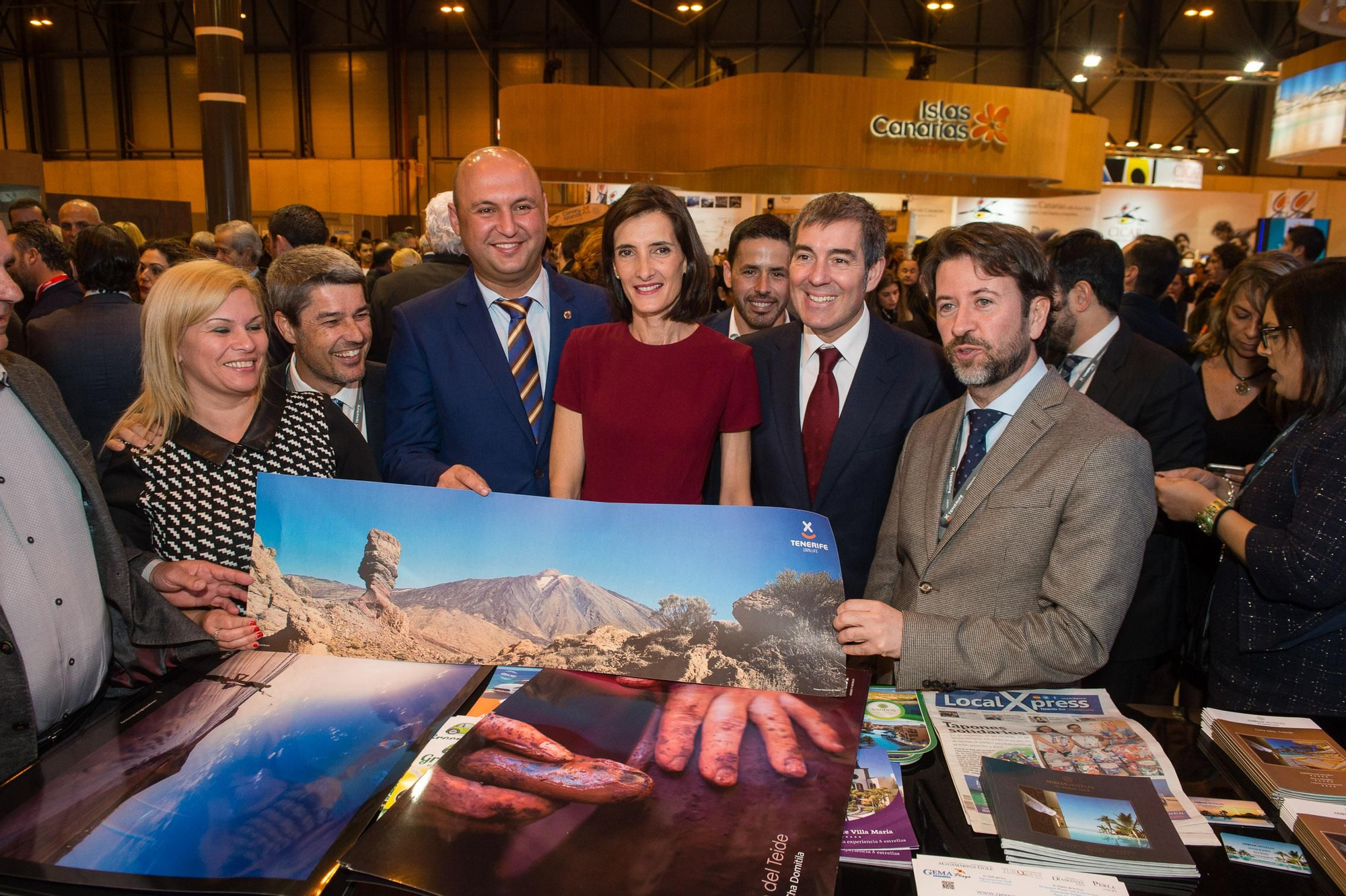 El presidente del Cabildo de Tenerife, Carlos Alonso (a la derecha), junto a Fernando Clavijo en Fitur 2017
