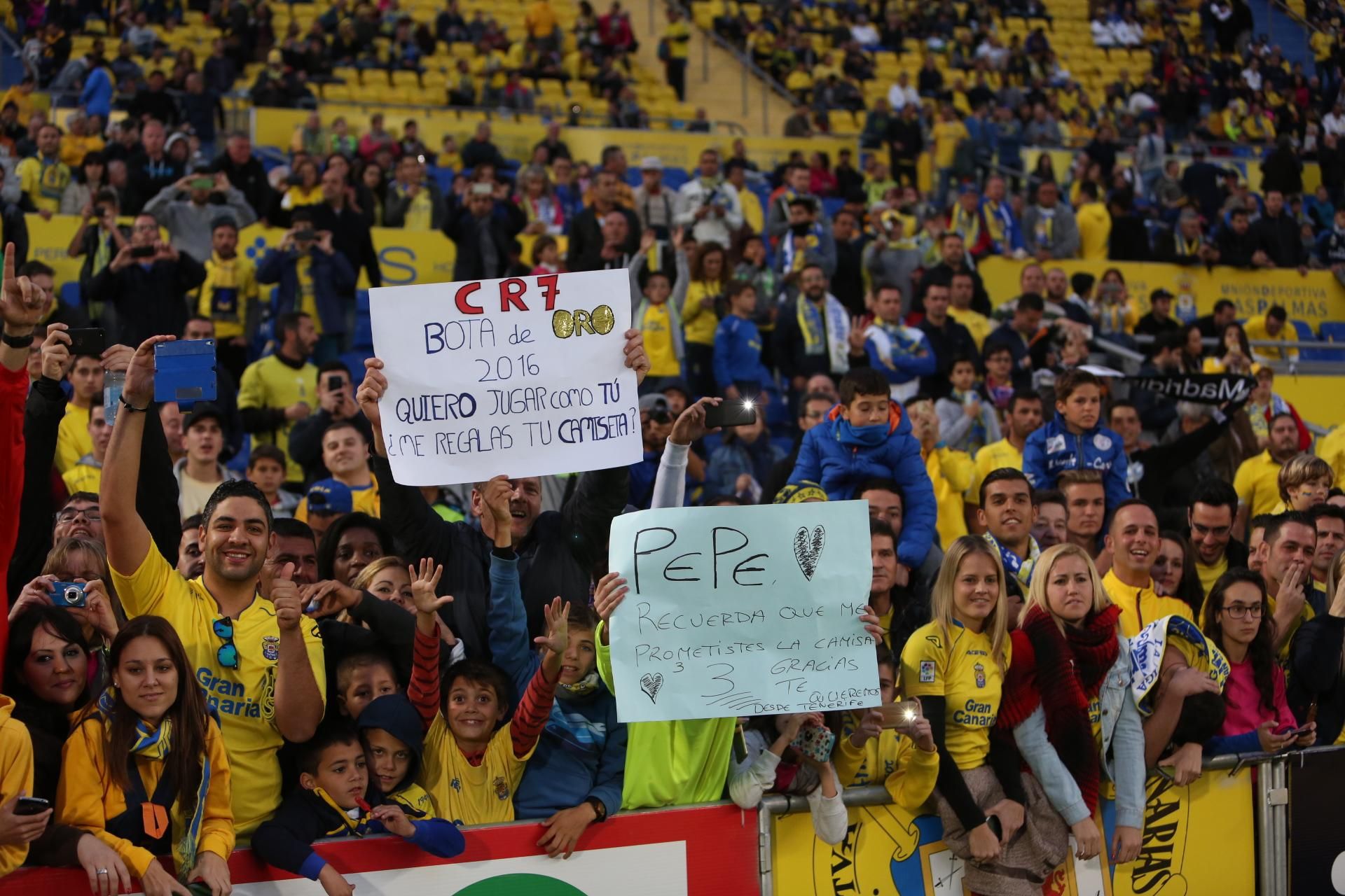 Imágenes del partido entre la UD Las Palmas y el Real Madrid en el Estadio de Gran Canaria. (Alejandro Ramos).