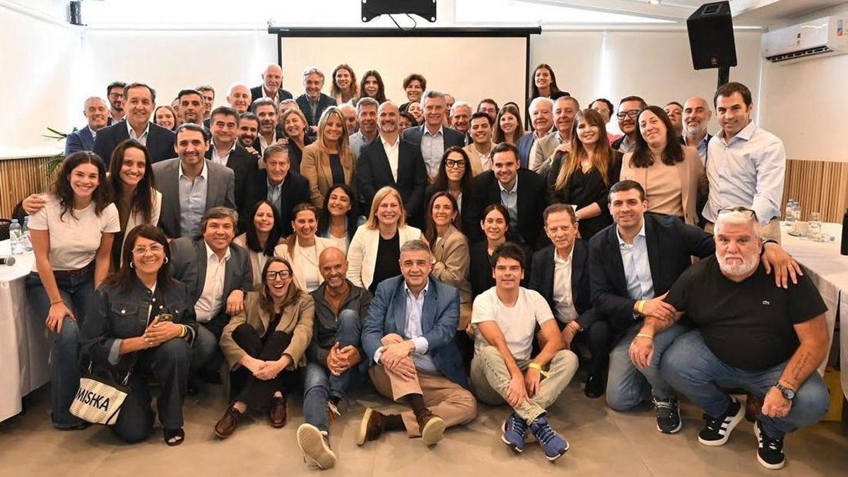 La foto de familia de lo que queda del PRO, reunidos tras la últimas elecciones