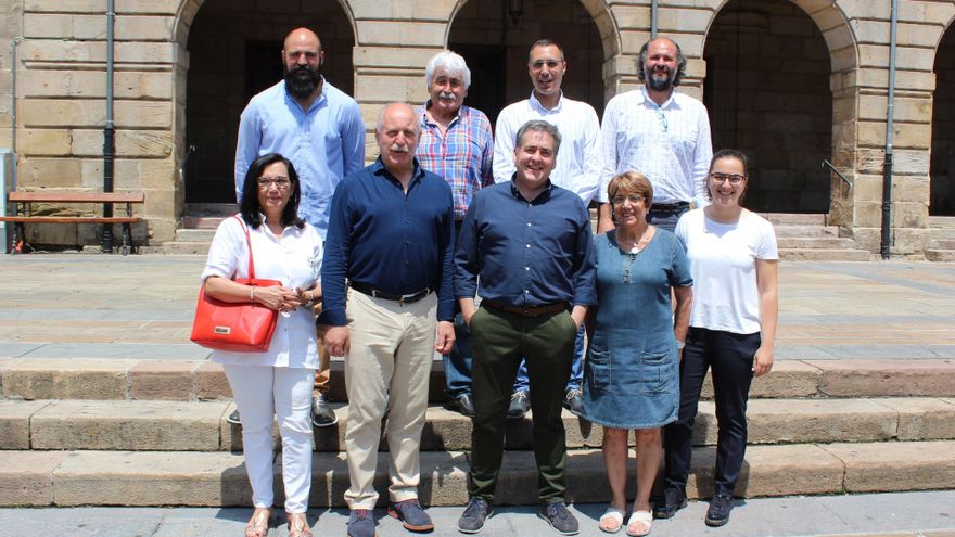 El equipo de Gobierno PP-PRC de Reinosa, con el alcalde en el centro de la primera fila.