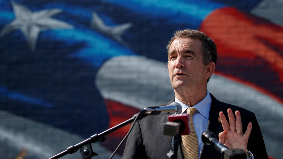 En la imagen, el gobernador de Virginia, Ralph Northam. EFE/Shawn Thew/Archivo