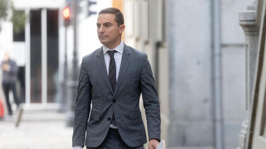 La asesora de Moncloa respondió a Lobato de dónde salía el correo con la confesión de la pareja de Ayuso: "Porque llega, la tienen los medios"