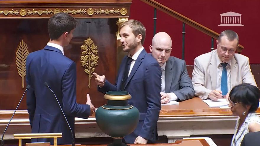 El troleo de un diputado de la Francia Insumisa al miembro ultra de la mesa de edad de la Asamblea Nacional