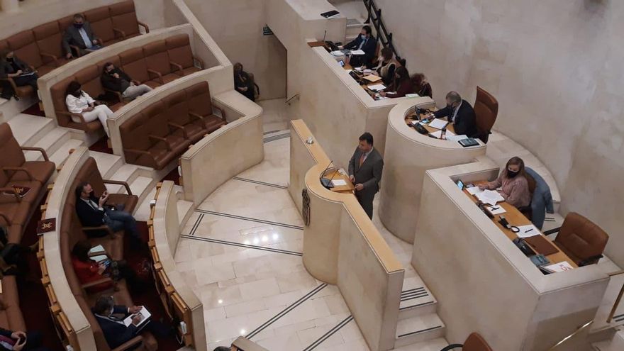 Intervención del portavoz de Vox, Cristóbal Palacio, en el Pleno de este lunes.