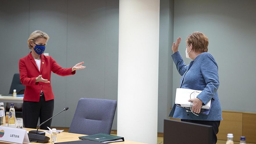 Crece la tensión en la UE entre la lucha por las vacunas y los cierres de fronteras