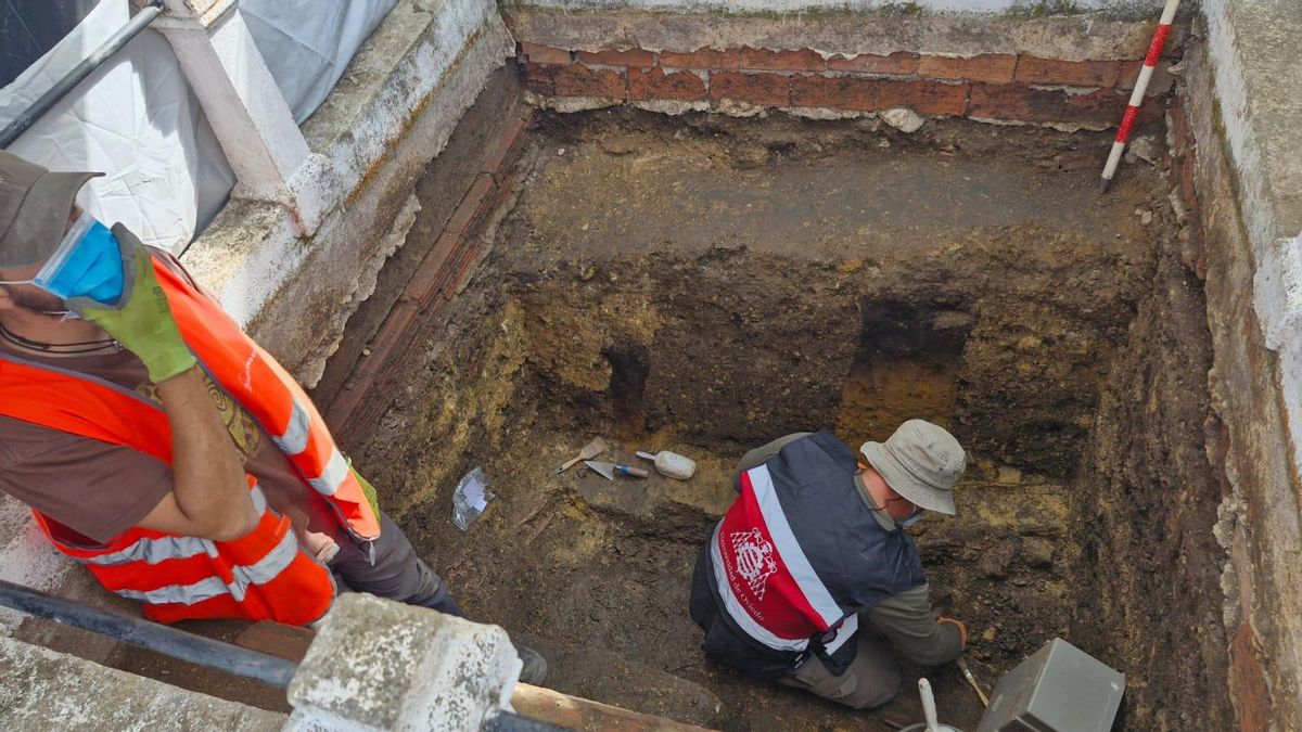 Trabajos de exhumación en el cementerio de Carcéu/ Carcedo, en Valdés.