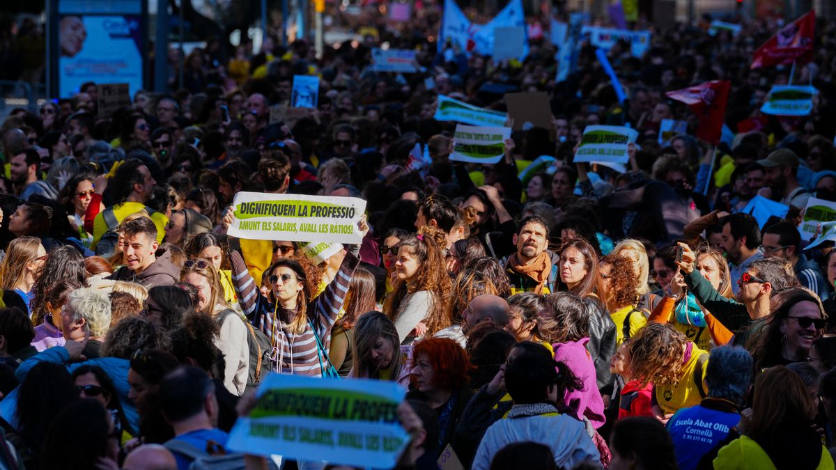 La Generalitat ofrece a los docentes que las ratios en la ESO nunca superen los 30 alumnos