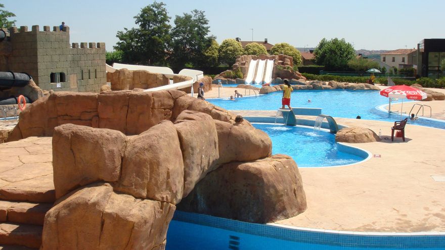 El Defensor del Pueblo da la razón a una usuaria de una piscina pública: sí se puede hacer toples