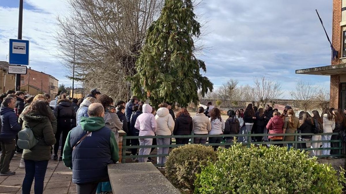Protesta en Sahagún por el frío y el mal estado de las instalaciones del instituto Fernando de Castro