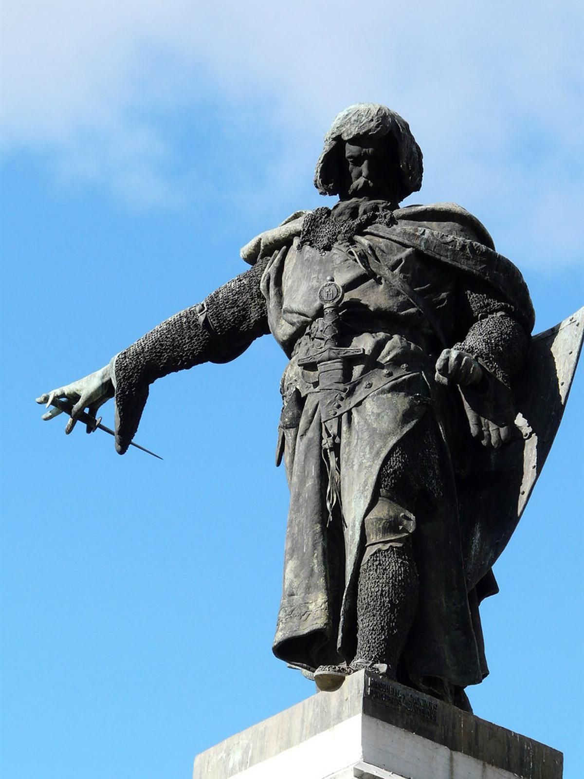 La Estatua de Guzmán el Bueno en León.