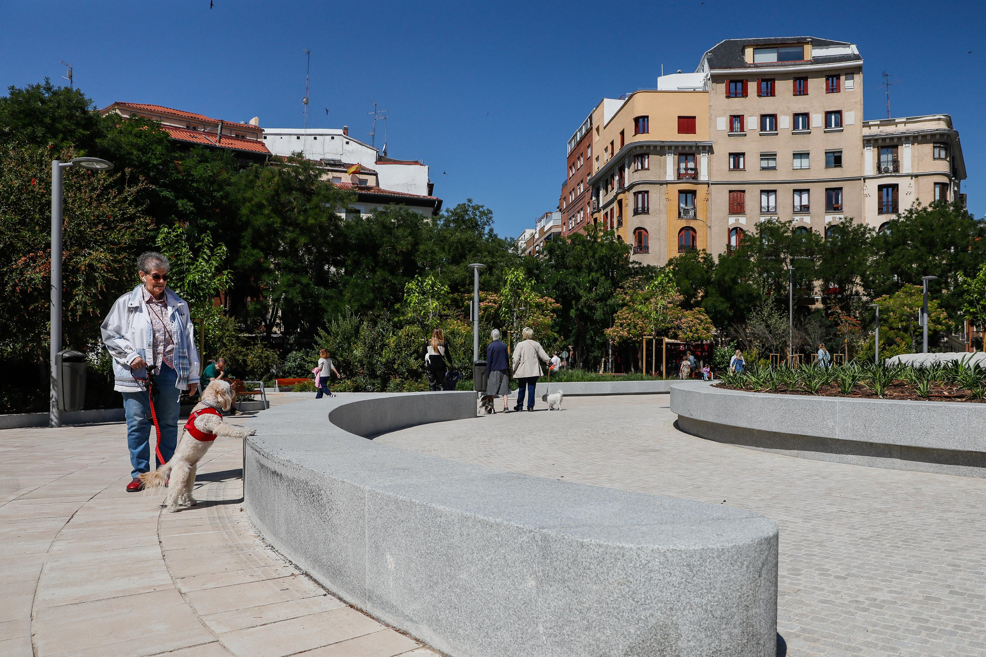 Recorrido foto a foto por la renovada plaza de Olavide