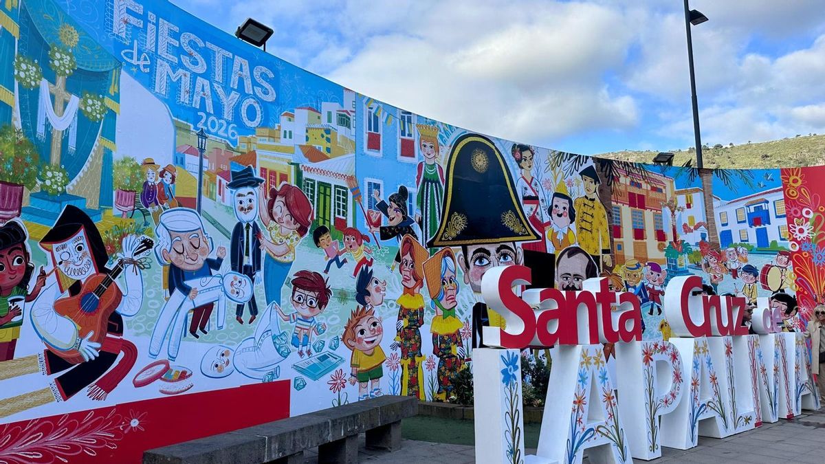 El kilómetro cero de Santa Cruz de La Palma se transforma en un lienzo vivo que celebra la esencia de las Fiestas de Mayo