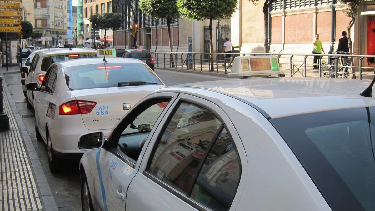 Taxistas de Málaga continuarán con la huelga a la espera de la reunión del miércoles con la Junta de Andalucía