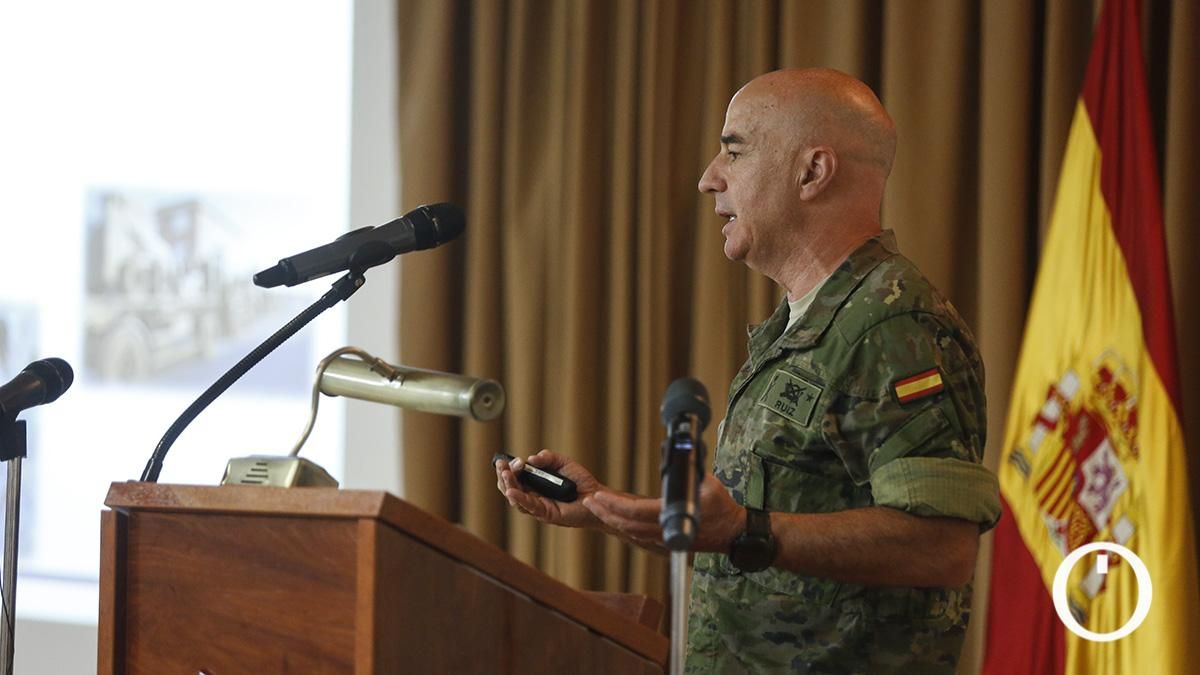 La ministra de Defensa, Margarita Robles, entrega las condecoraciones por la operación Libre Hidalgo y por las acciones realizadas en la DANA