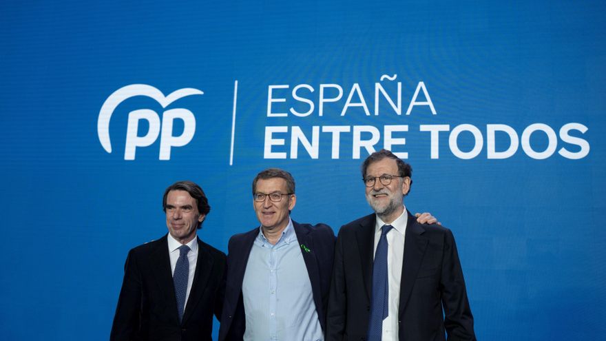 Archivo - El expresidente del Gobierno, José María Aznar; el presidente del Partido Popular, Alberto Núñez Feijóo; y el expresidente del Gobierno, Mariano Rajoy, participan juntosen la 26 Intermunicipal del PP.