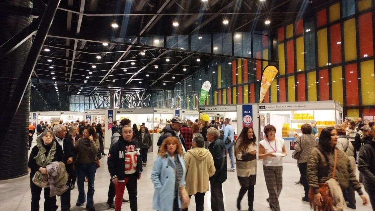 La Feria de los Productos de León, abarrotada de gente el domingo.