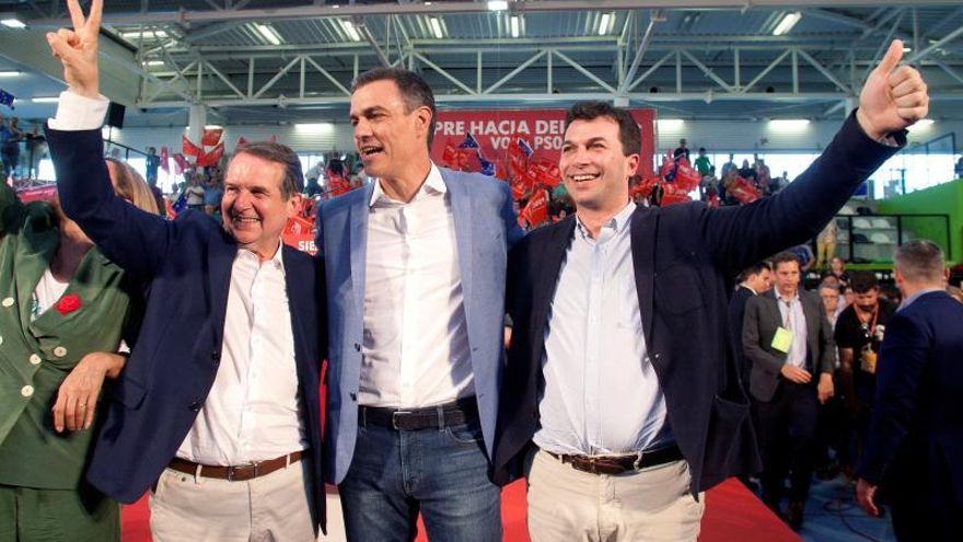 Sánchez agradece el "apoyo masivo" de Vigo y loa la figura de Abel Caballero