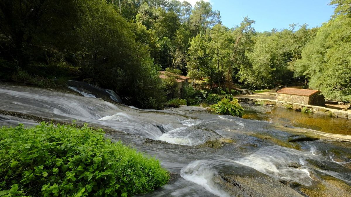 Descubre un paraje único y refréscate en sus piscinas naturales con esta ruta de senderismo en Pontevedra