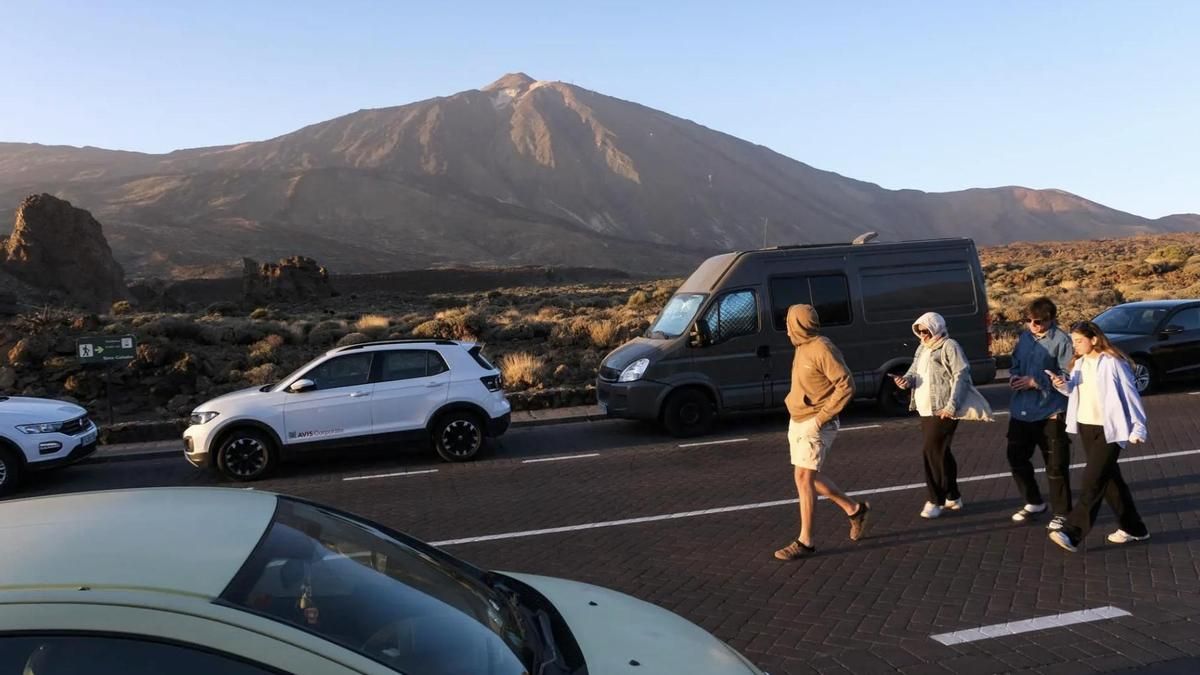 Mejor en guagua para ver el eclipse en el Teide: cuatro controles regularán el acceso de vehículos