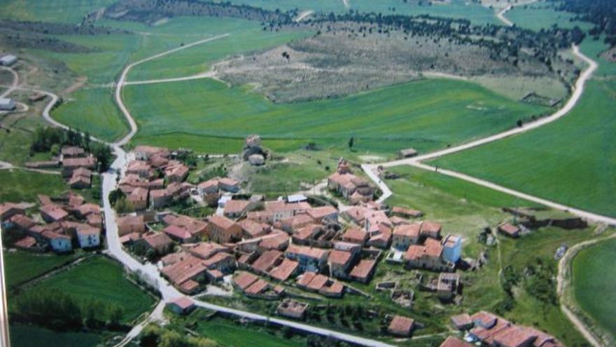 Casi toda la pedanía de Turmiel firma contra la macrogranja de más de 60.000 gallinas que ya tiene licencia municipal