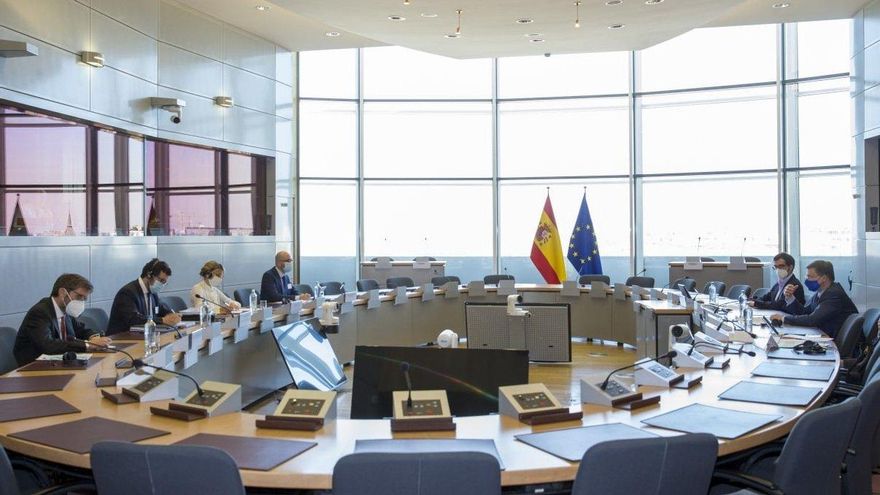 Ni cambio de interlocutores ni blindaje de la reforma laboral de Rajoy: lo que pide y lo que no pide Bruselas a España