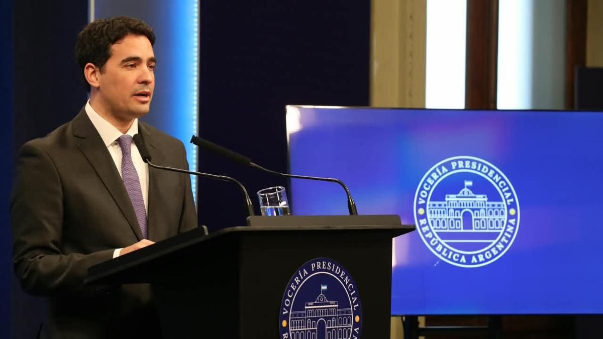 Ravier evitó adelantar el mensaje de Milei sobre Malvinas y negó que exista una crisis económica