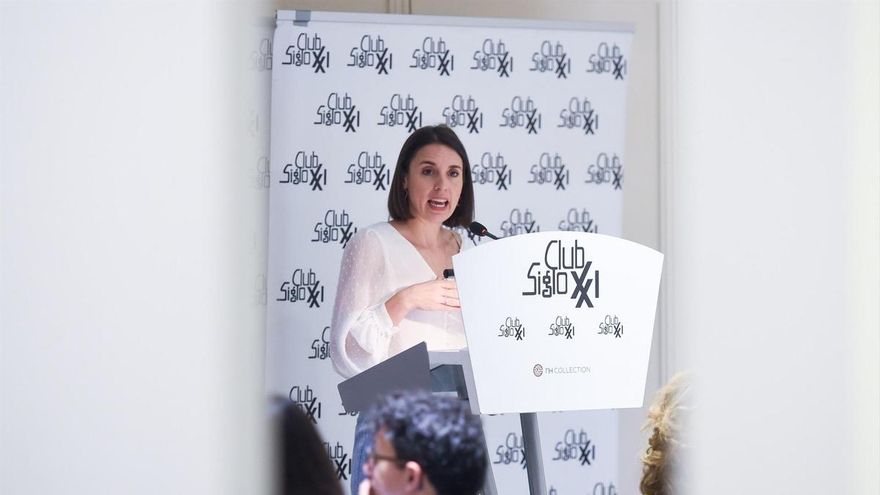 La secretaria política de Podemos, Irene Montero, durante un desayuno coloquio del Club Siglo XXI, a 1 de diciembre de 2025, en Madrid