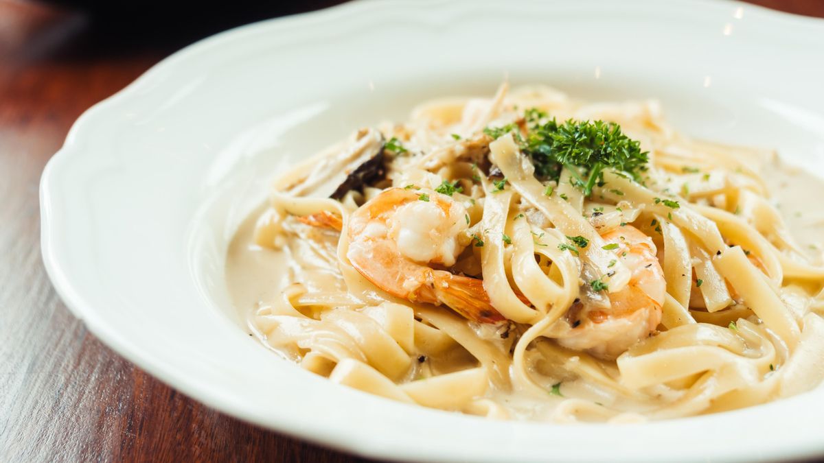 Pasta Alfredo con langostinos