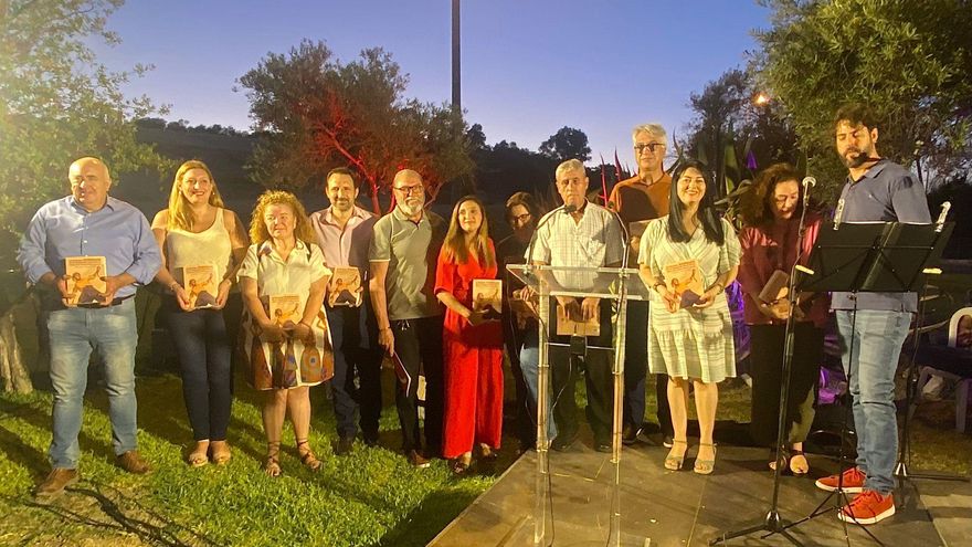 Autoridades asistentes al acto celebrado en la rotonda de los Mineros de Camas.