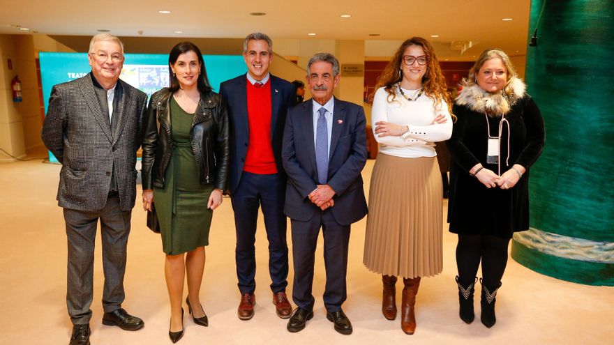 Autoridades en la Gala del Folclore Cántabro
