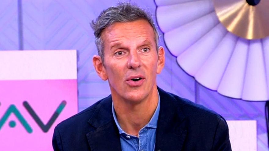 Joaquín Prat ironiza en 'Vamos a ver' con la larga "nómina" de fichajes de 'Tardear': "¿Les caben todos?"