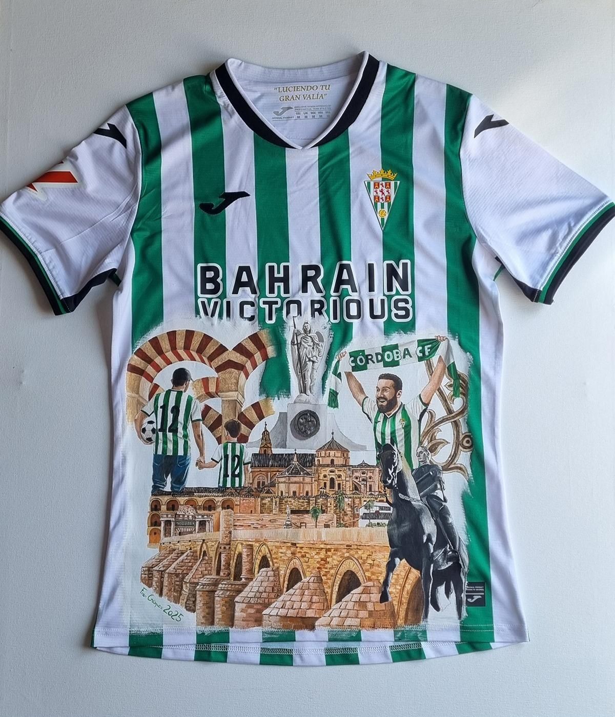Camiseta del Córdoba CF pintada por el artista Fran Gázquez.