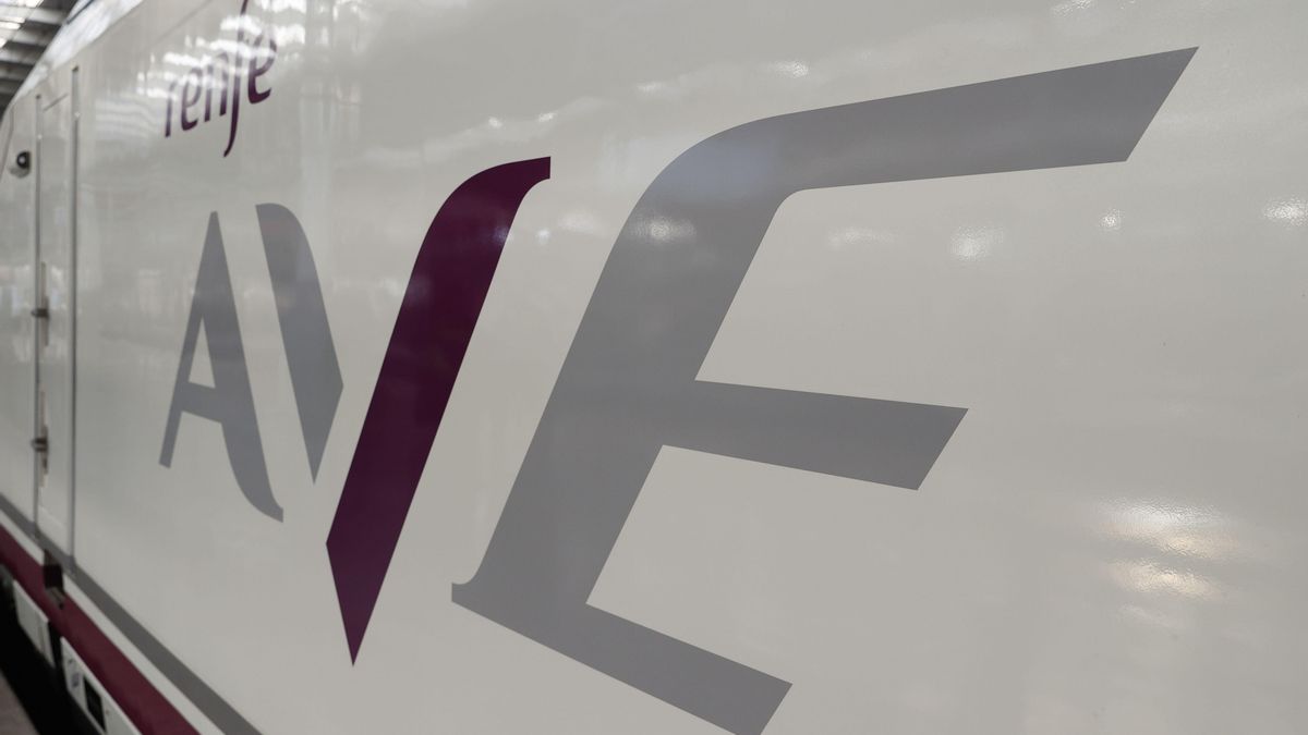 Un tren AVE Madrid-Gijón arrolla a una persona en un paso no autorizado entre Venta de Baños y Palencia