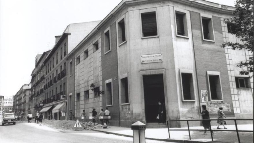 Lo que queda del empeño de la Segunda República por llevar casas de baños y piscinas a los barrios obreros de Madrid