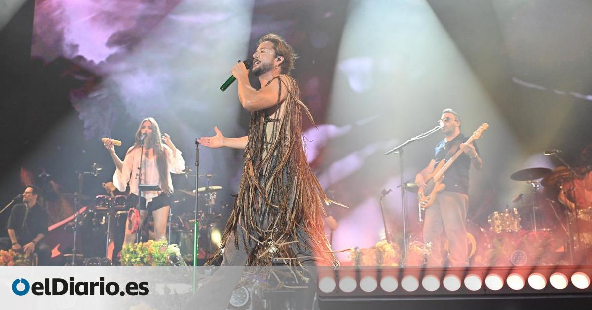 Manuel Carrasco y Rigoberta Bandini  se parten la camisa  en el Canarias People Fest