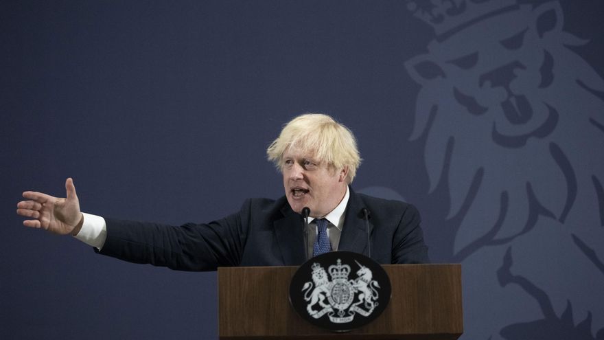 Boris Johnson, contra las cuerdas mientras se investigan varias fiestas navideñas en plena ola COVID-19