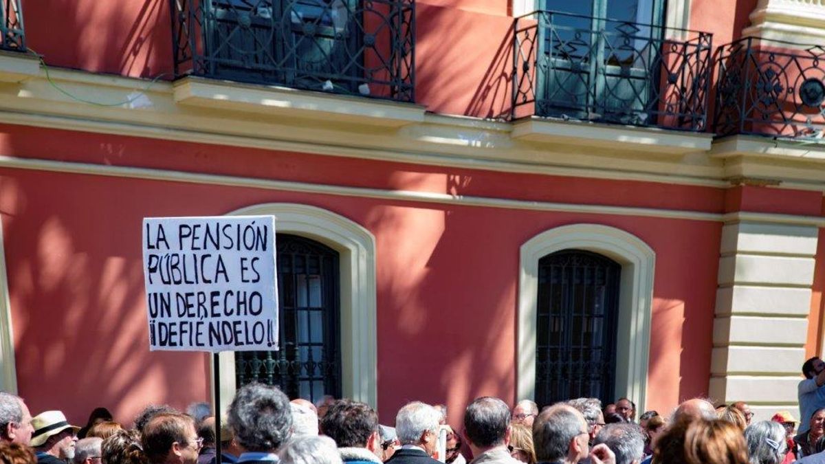 FOTOGALERÍA | Los pensionistas vuelven a reclamar por las calles de Murcia una retribución digna