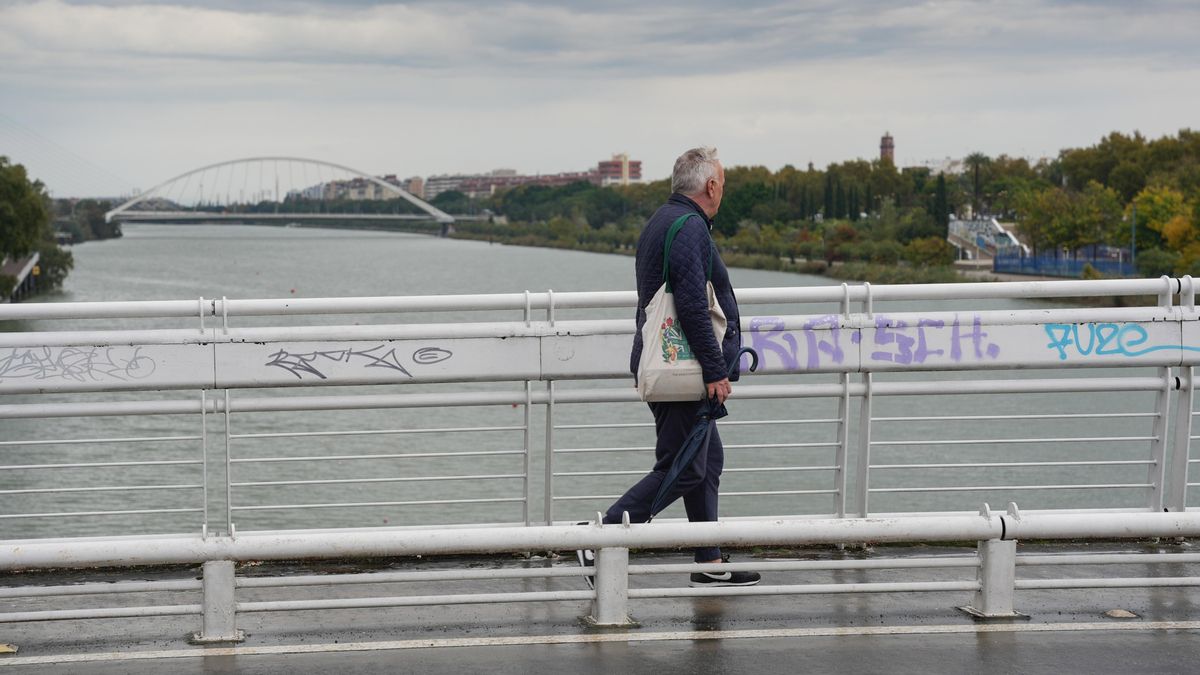 Nubes de tormenta desde Pasarela de la Cartuja