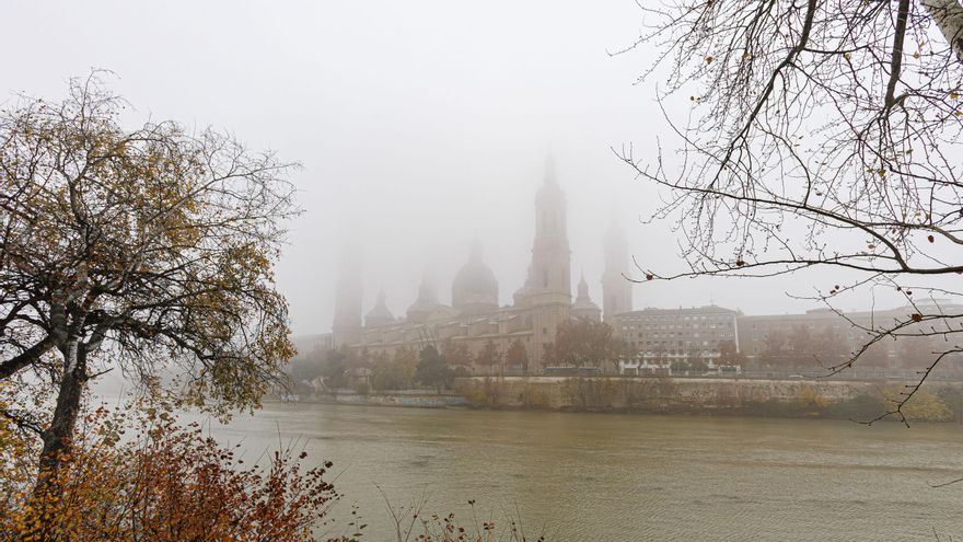 El otoño se despide con cielos grises, nieve en zonas de montaña y más sensación de frío