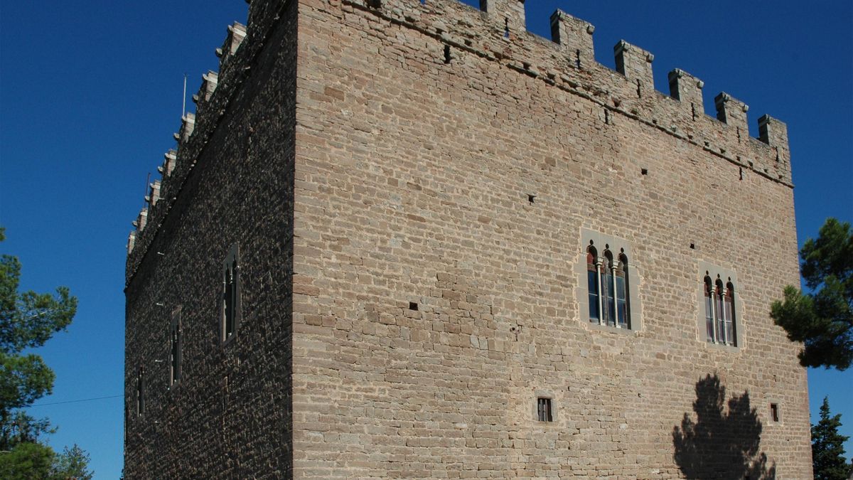El icónico castillo del gótico catalán que estuvo habitado hasta los años 70
