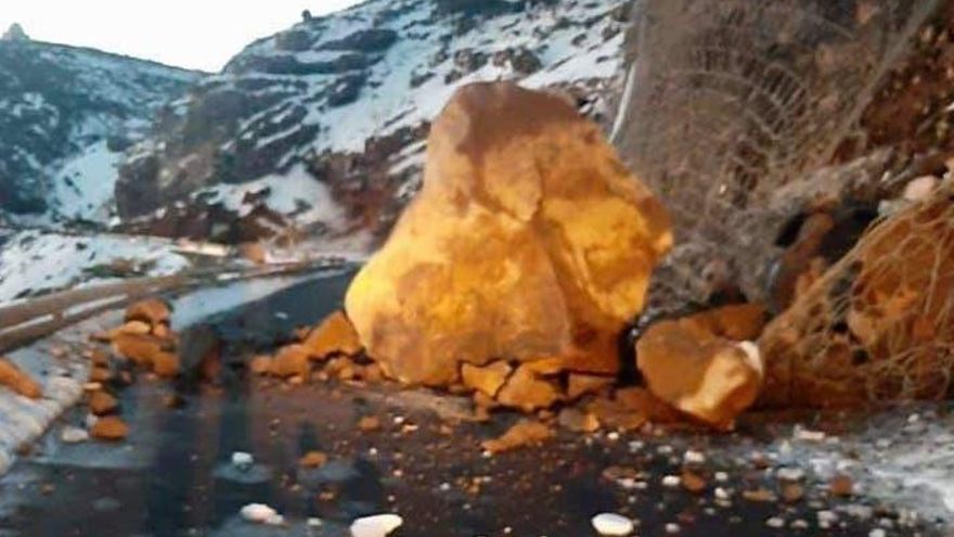 Cerrada la carretera entre el Pico de la Nieve y El Roque por un desprendimiento