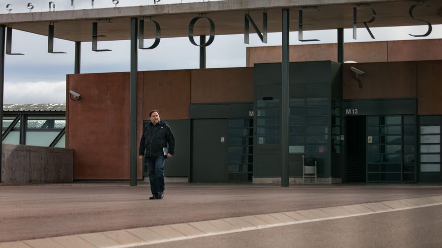 Archivo - El líder de ERC, Oriol Junqueras, saliendo de la cárcel de Lledoners en una imagen de archivo.