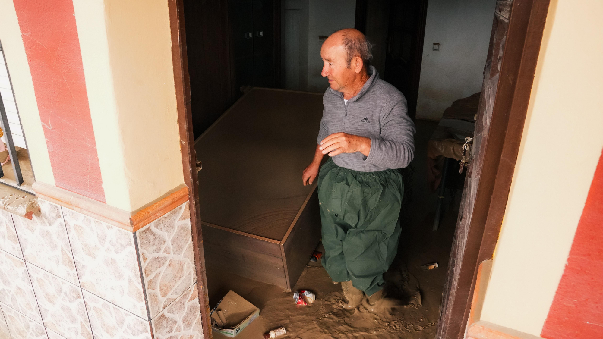 El lodo y el barro, dentro de las parcelas de las calles Perdiz y La Tórtola